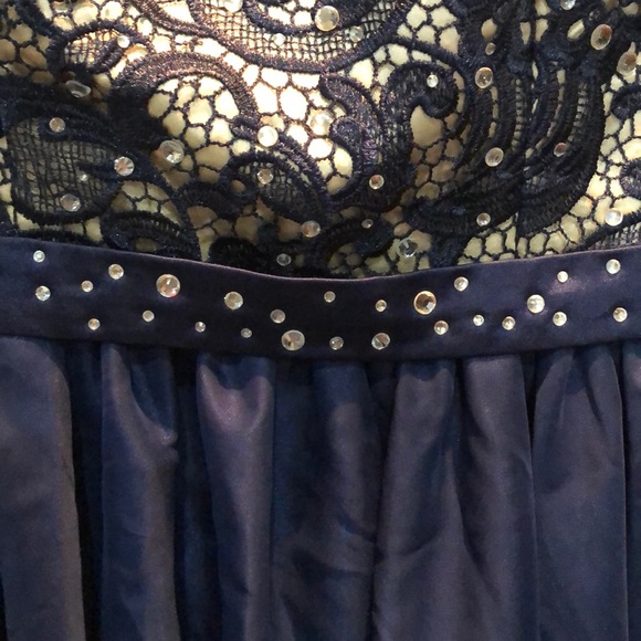 Dress - Picture 4 of 6